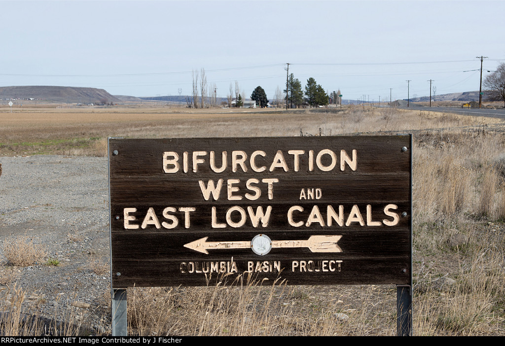 Bifurcation West and East Low Canals